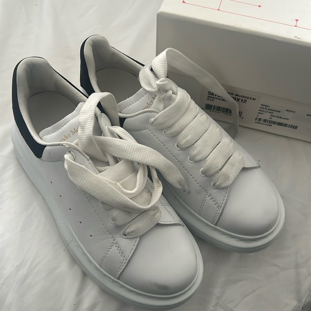 Alexander McQueen Oversized White/Black